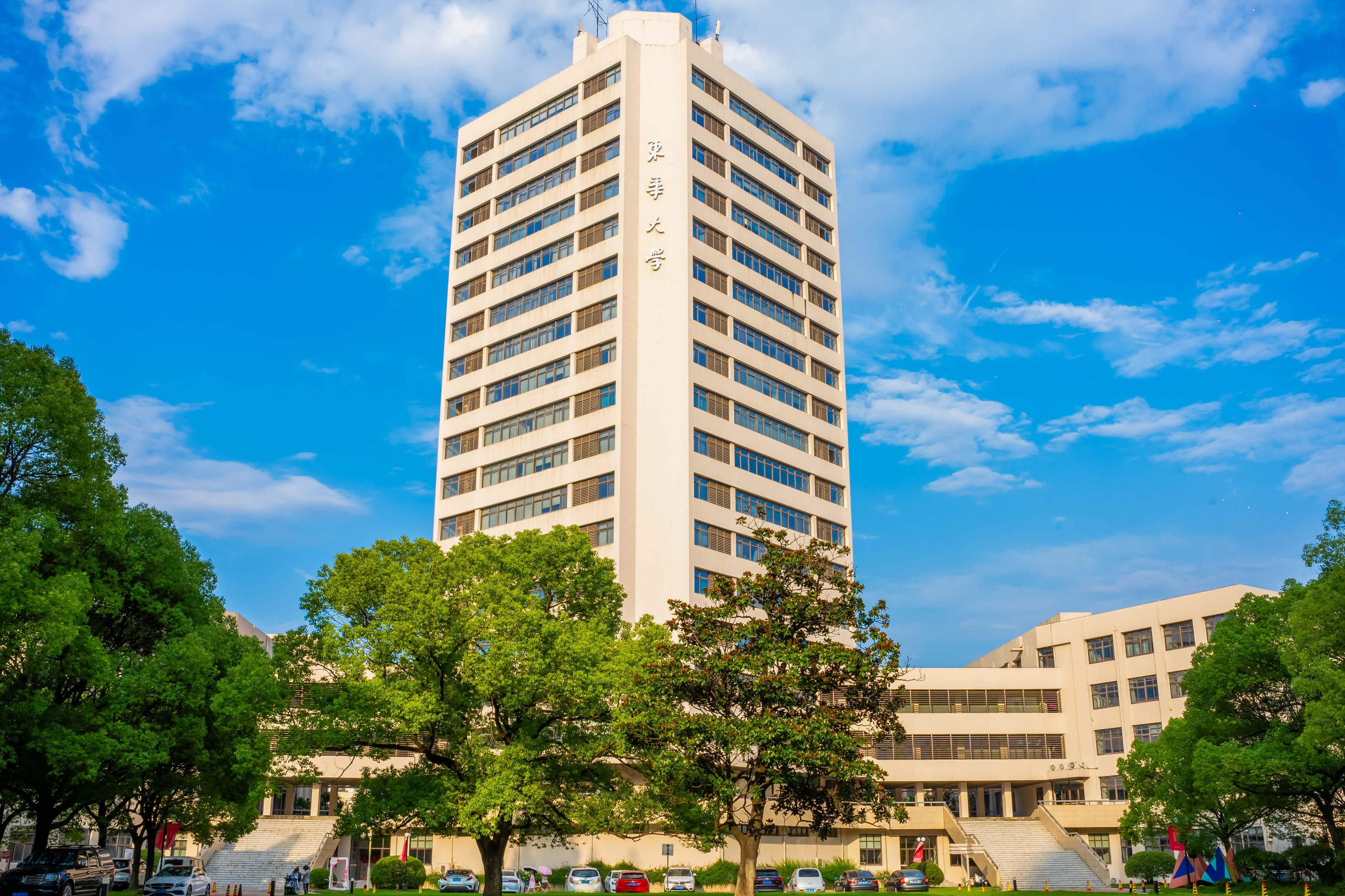 东华大学文凭(东华大学毕业去向怎么样)